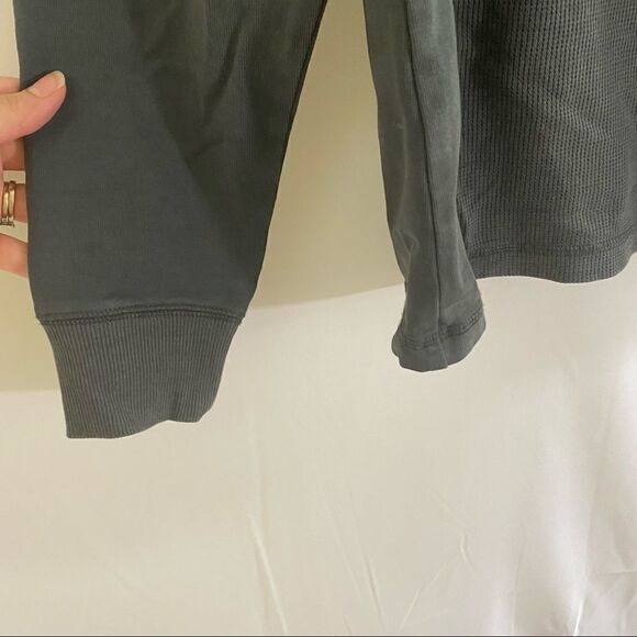 Wild Fable Women’s Crew Neck Waffle Knit Long Sleeve Sweatshirt - Picture 3 of 7